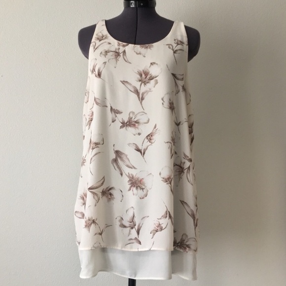 Sleeveless Floral Blouse by Premise Studio - Picture 2 of 10